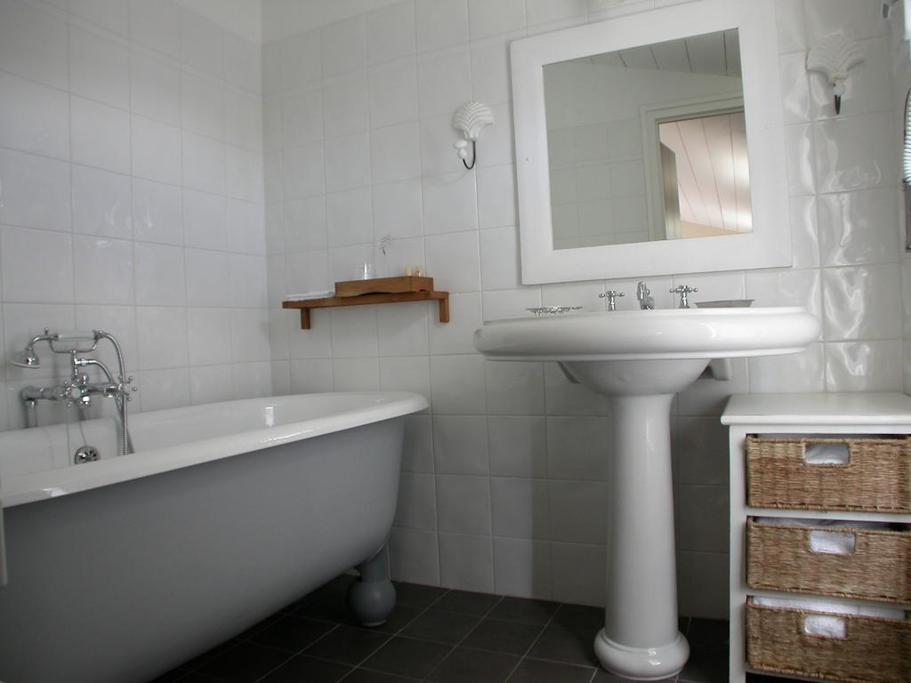 Hotel Les Bois Flottais Le Bois-Plage-en-Re Bilik gambar